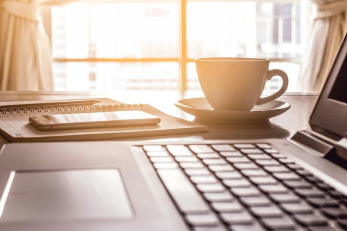 Équipe Hyselunavo travaillant sur une infrastructure réseau